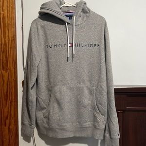 Tommy Hilfiger, Size Large, Color Grey